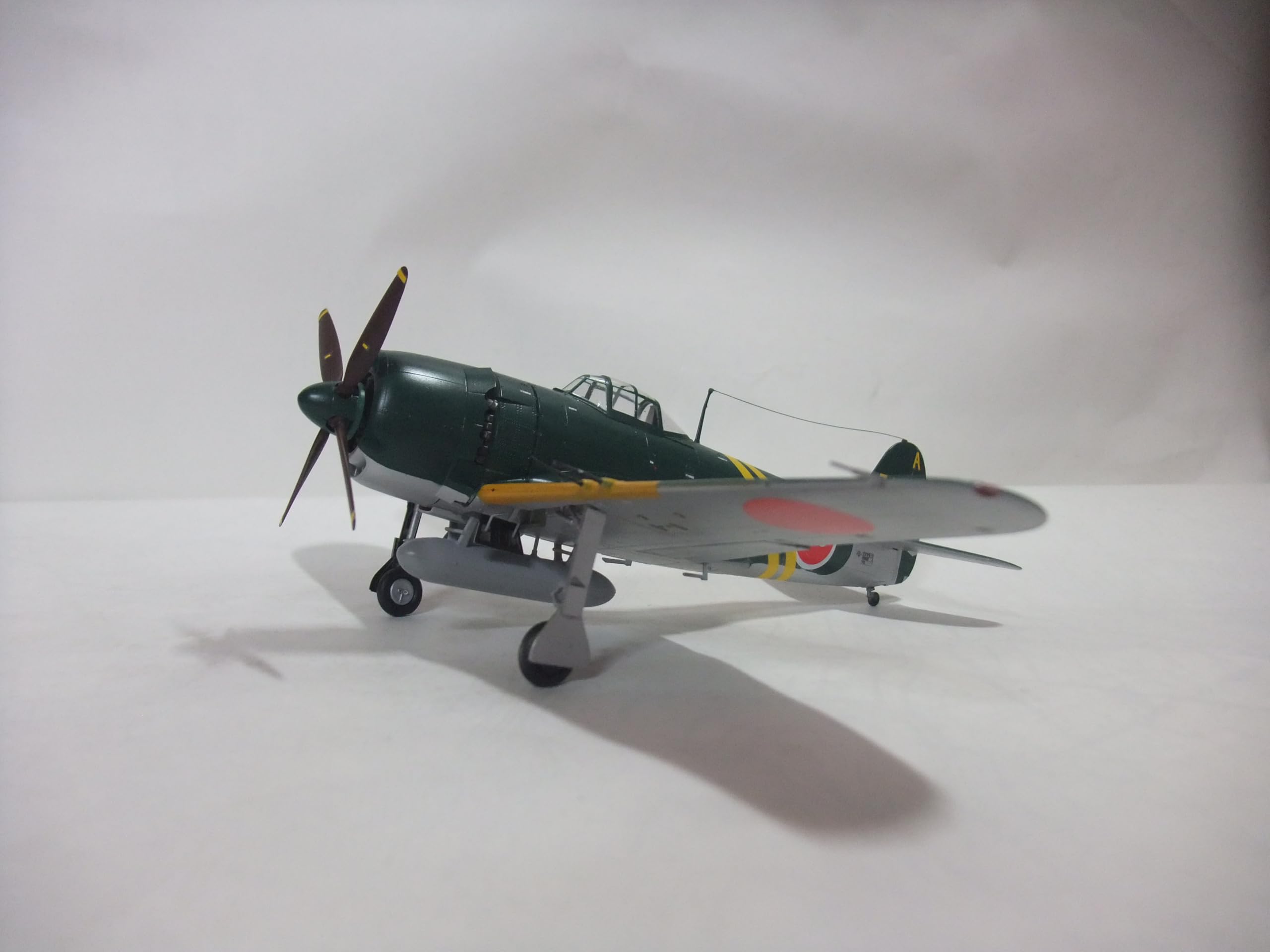 Amazon | 完成品 紫電改 日本海軍戦闘機 サイズ48分の1